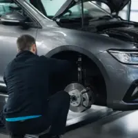 Contrôle d’un véhicule sur une voie de circulation
